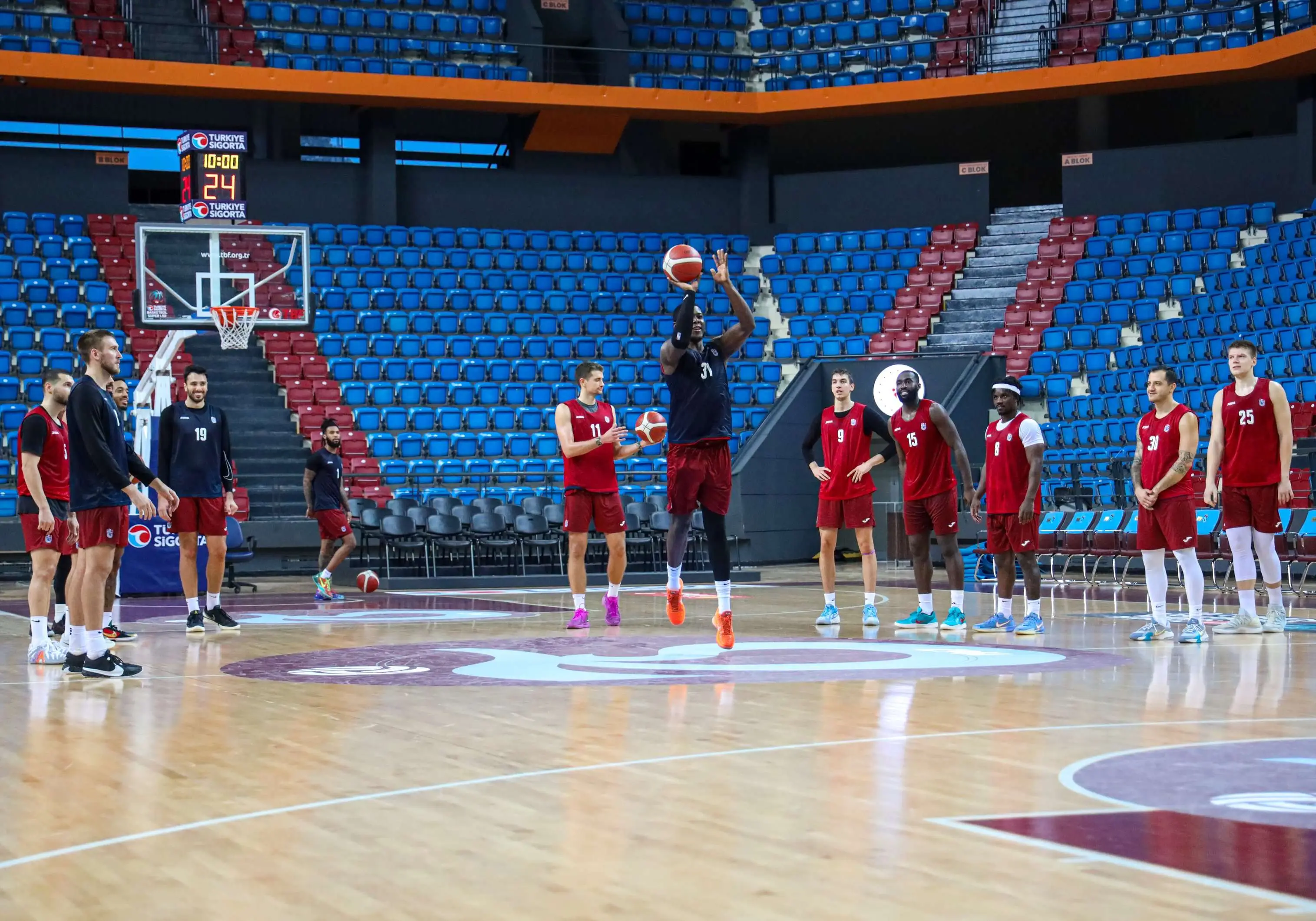 Basketbol takımımız, Anadolu Efes maçı hazırlıklarını sürdürüyor
