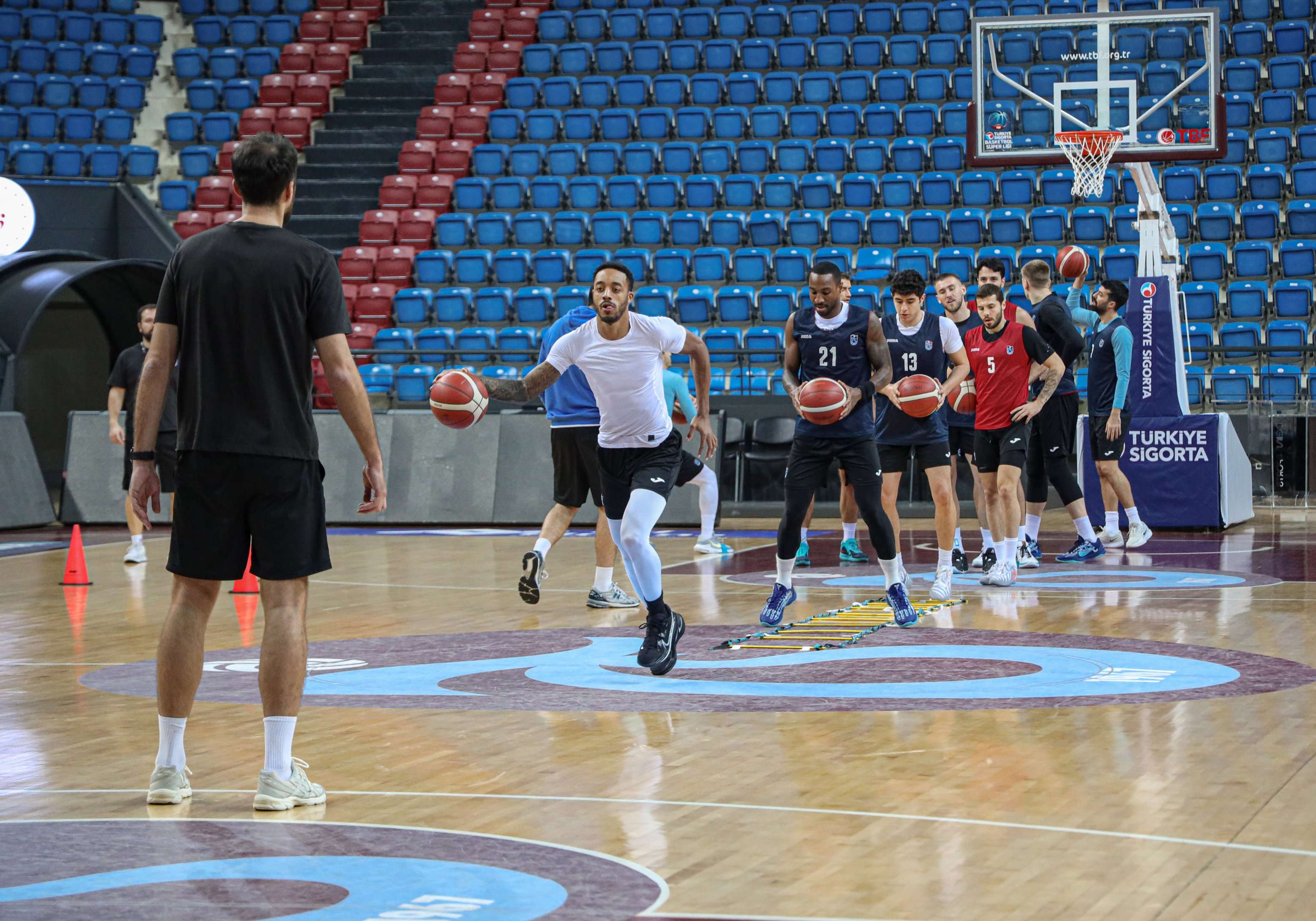 Basketbol Takımımız, Aliağa Petkim Spor maçı hazırlıklarını sürdürüyor