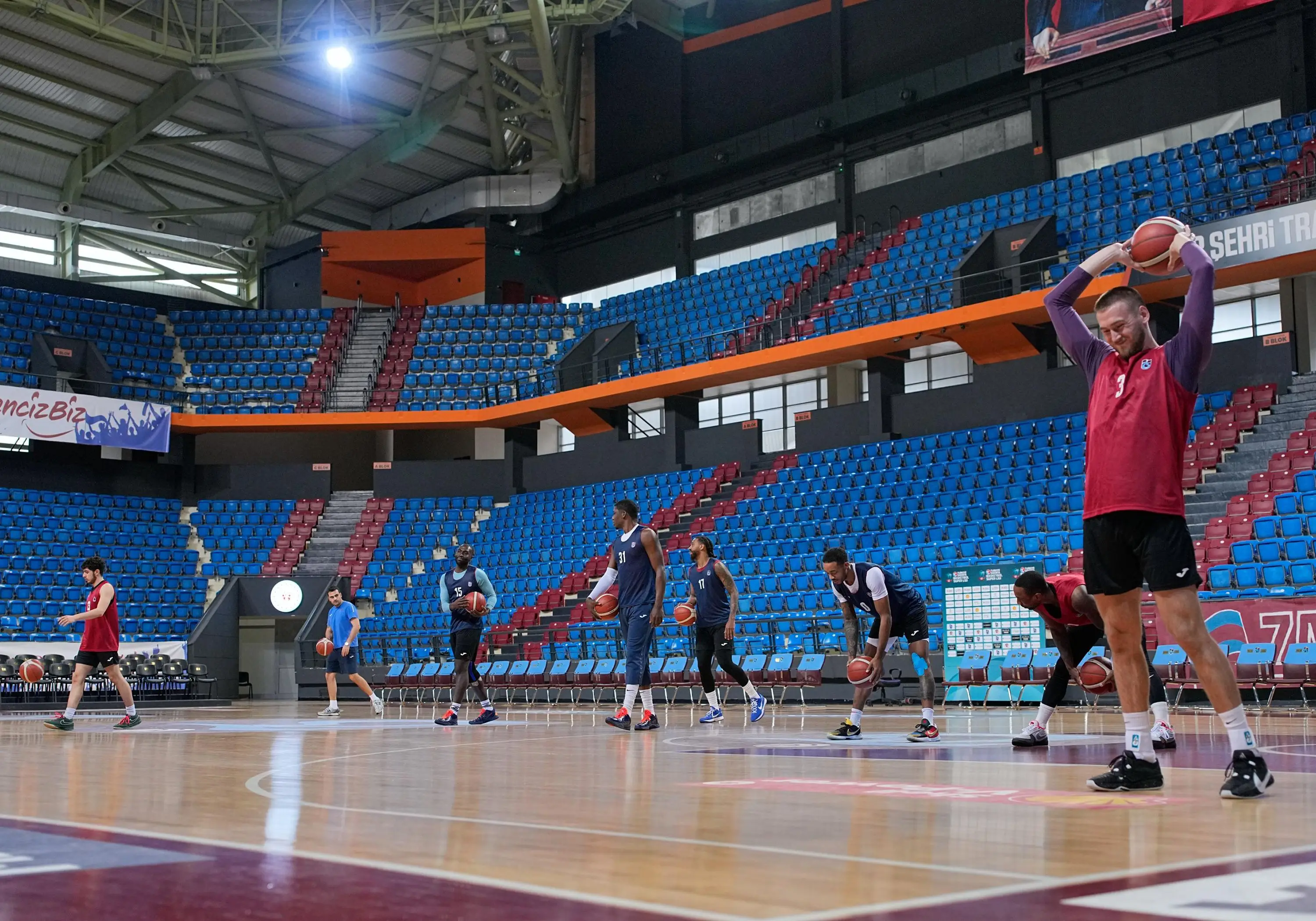 Basketbol Takımımız, Tofaş maçı hazırlıklarını sürdürüyor