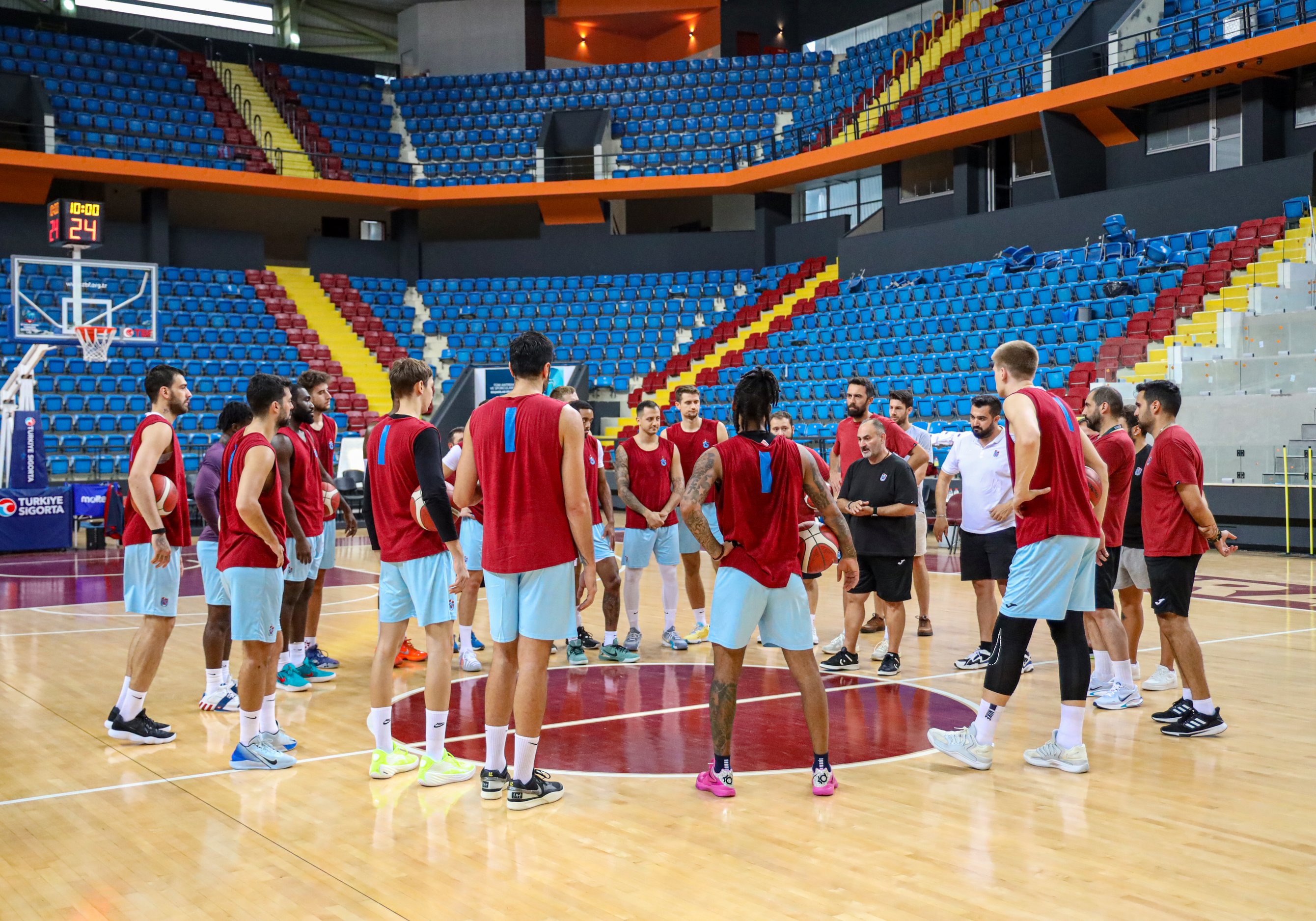 Basketbol takımımız yeni sezon hazırlıklarını sürdürüyor