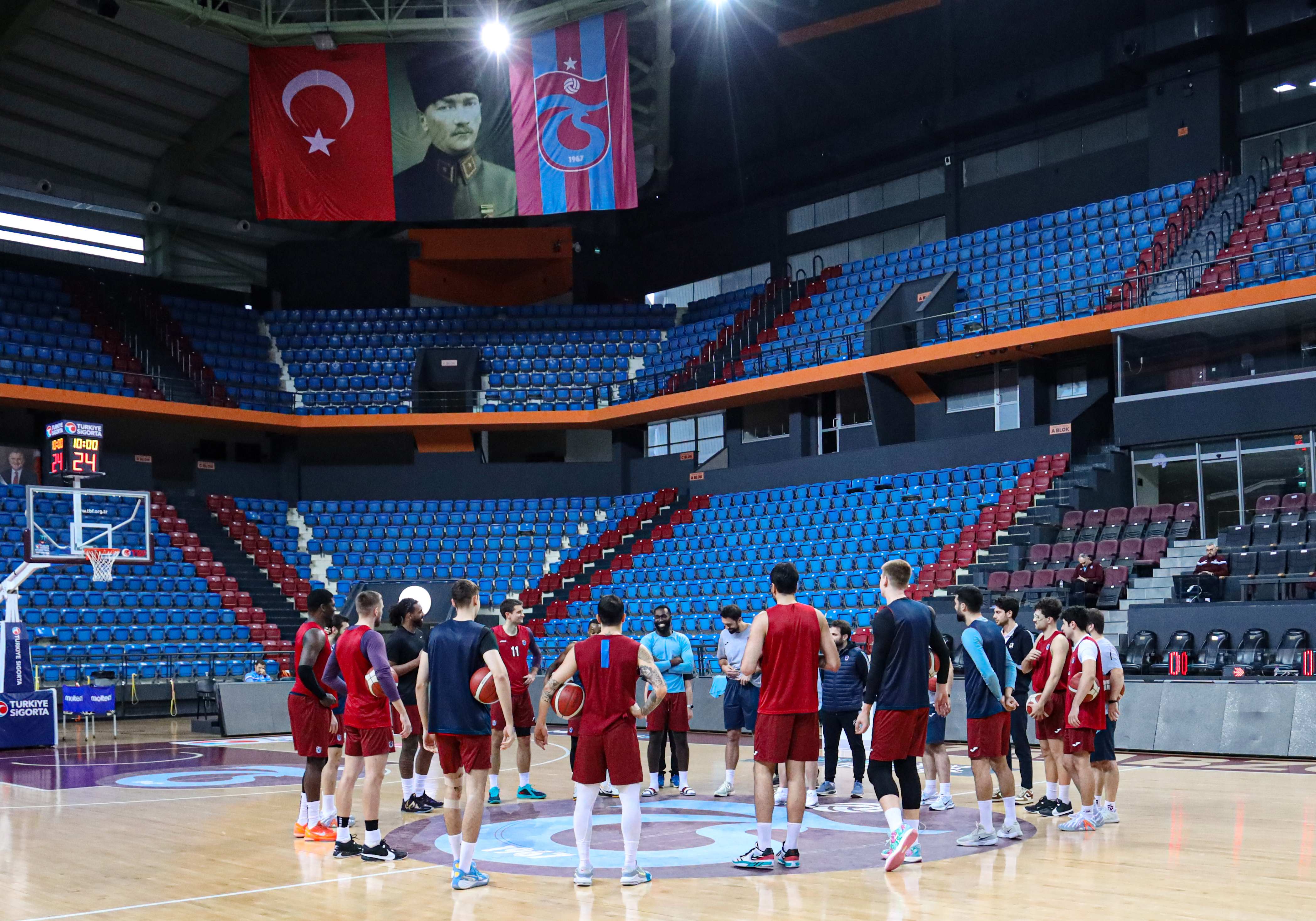 Basketbol Takımımız, Aliağa Petkim Spor maçı hazırlıklarını sürdürüyor