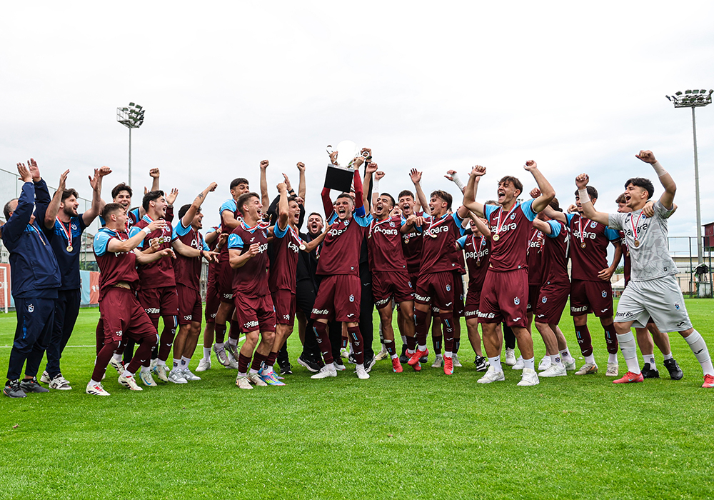 U19 Takımımız sezonu galibiyetle tamamladı, şampiyonluk kupasını kaldırdı