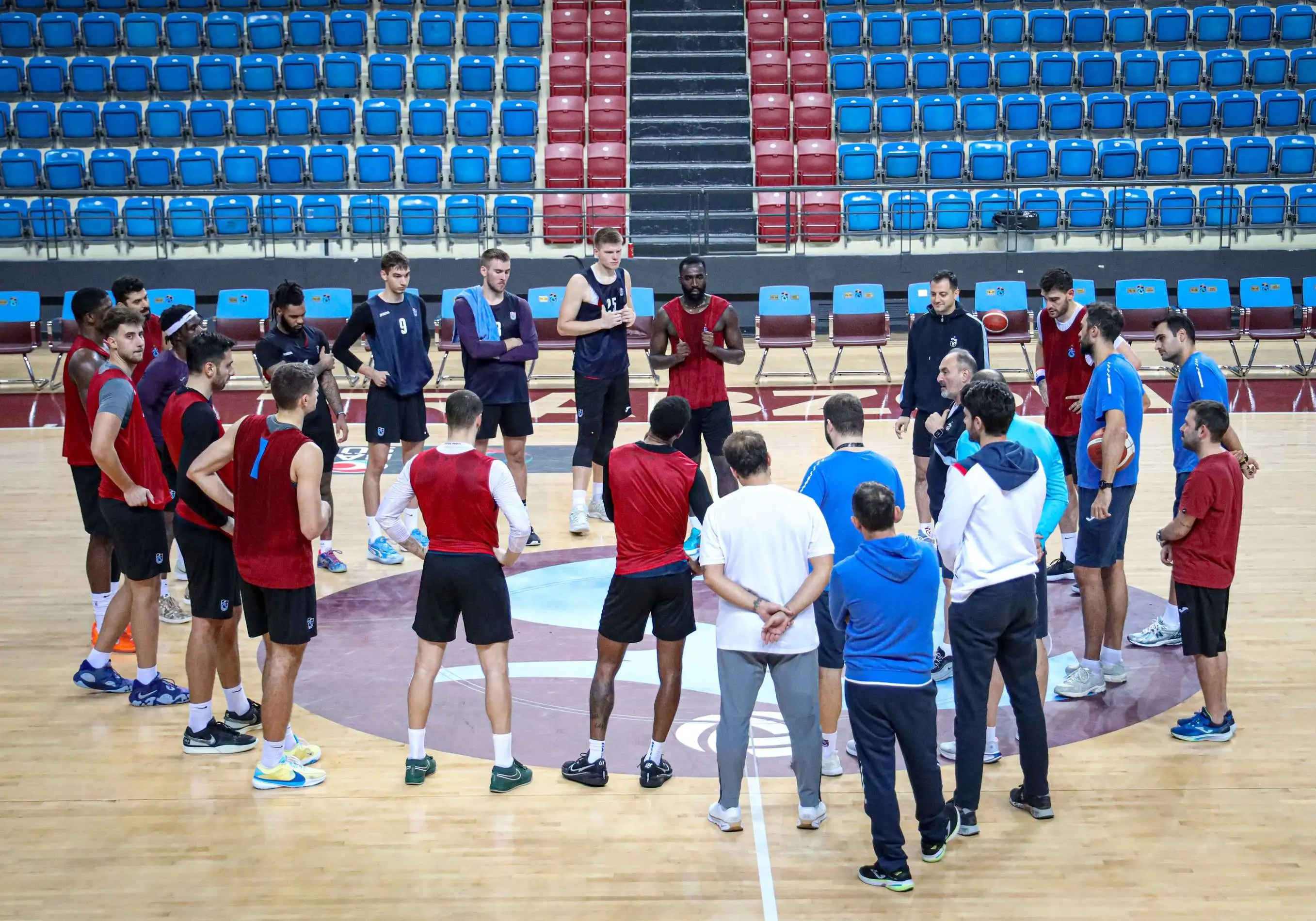 Basketbol takımımız, Yukatel Merkezefendi Belediyesi maçı hazırlıklarını sürdürüyor