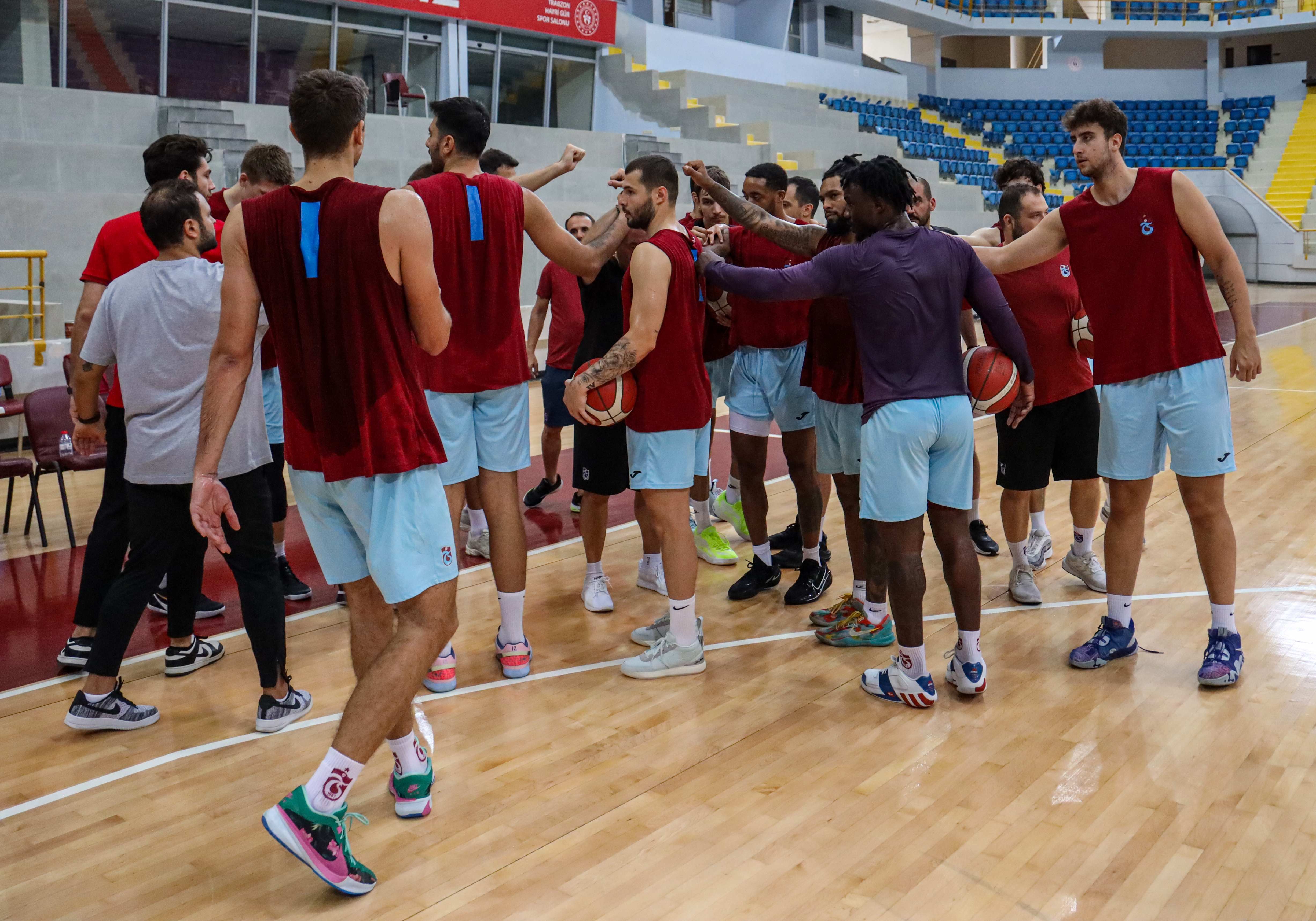 Basketbol takımımız yeni sezon hazırlıklarını sürdürüyor