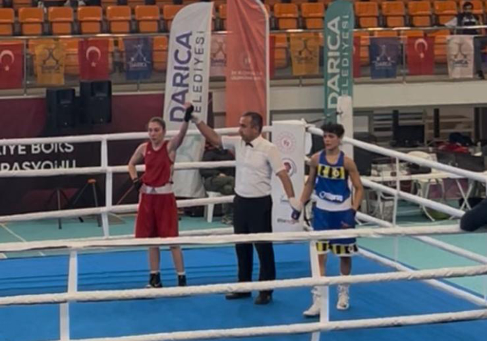 Sporcumuz Gamze Soğuksu Büyük Kadınlar Türkiye Boks Şampiyonası’nda çeyrek finale yükseldi