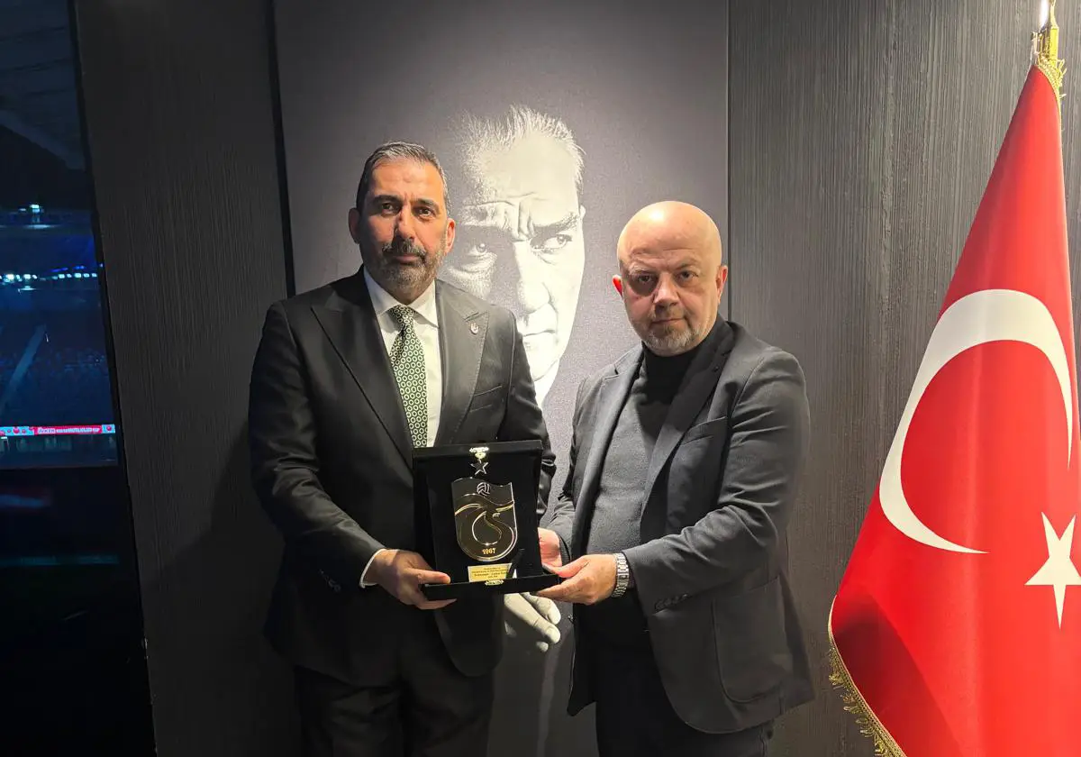 Maç öncesi dostluk yemeği