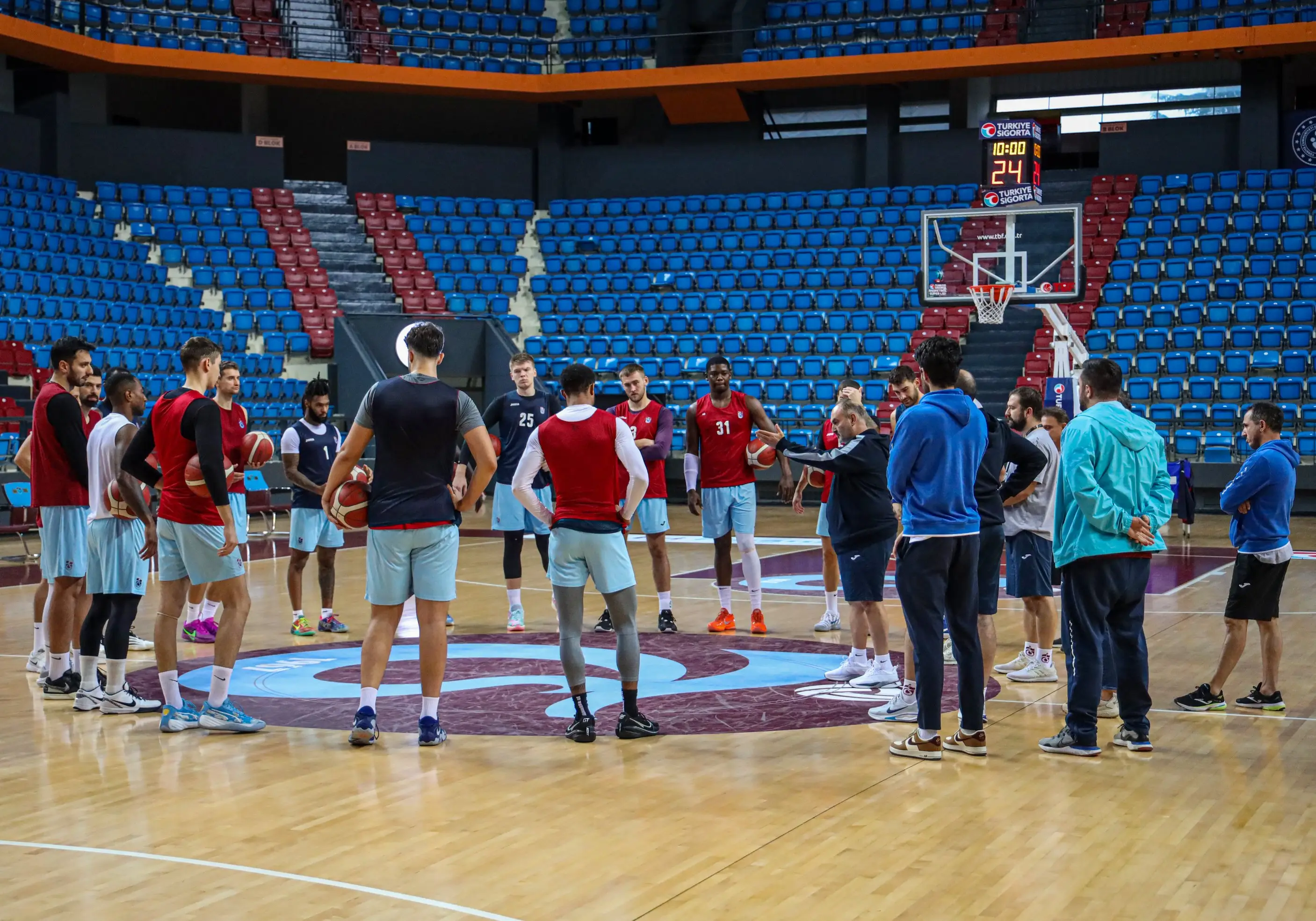 Basketbol takımımız, Anadolu Efes maçı hazırlıklarını sürdürüyor