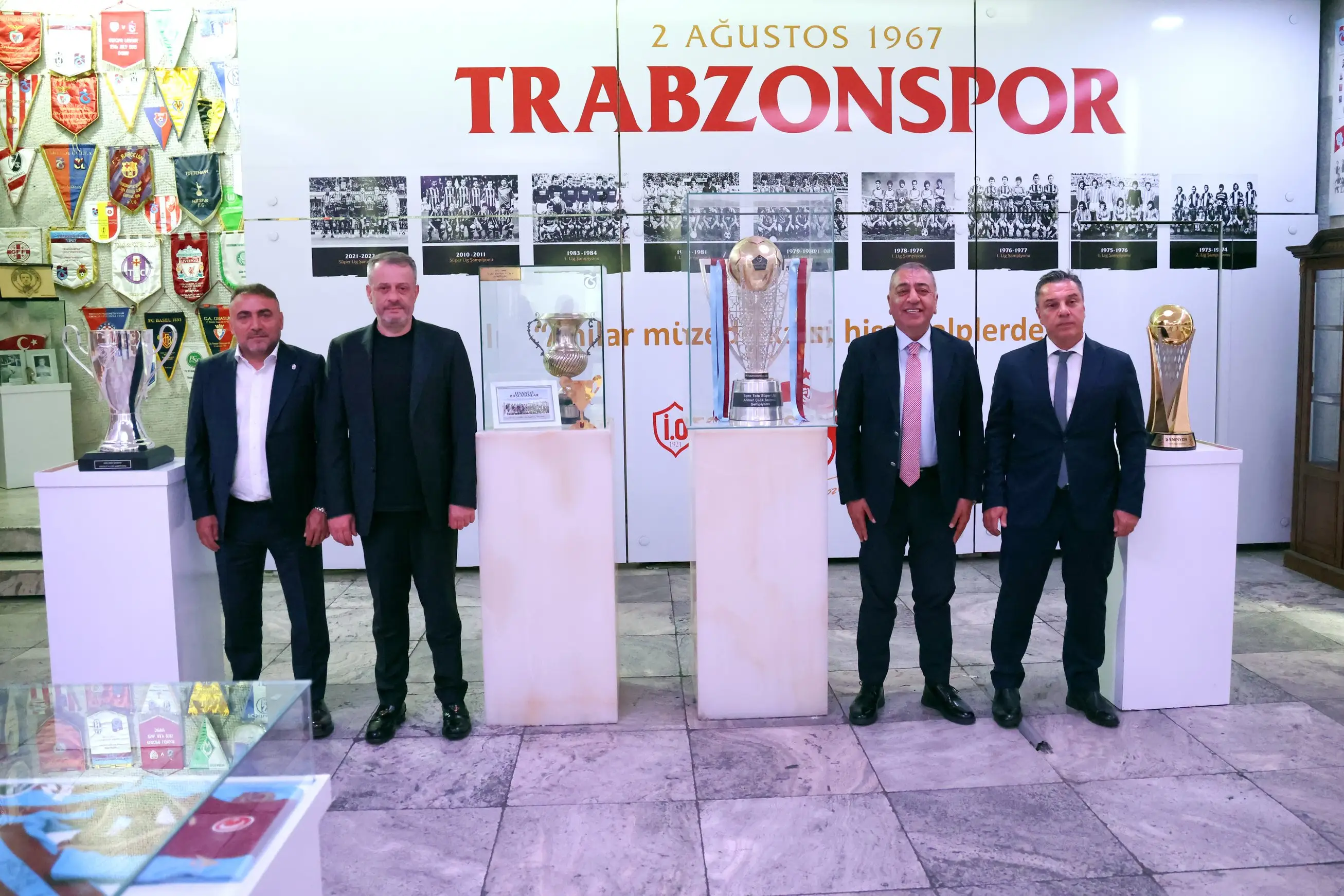 U19 ve Basketbol Takımlarımızın Şampiyonluk Kupaları Şamil Ekinci Müzesi’ndeki Yerini Aldı
