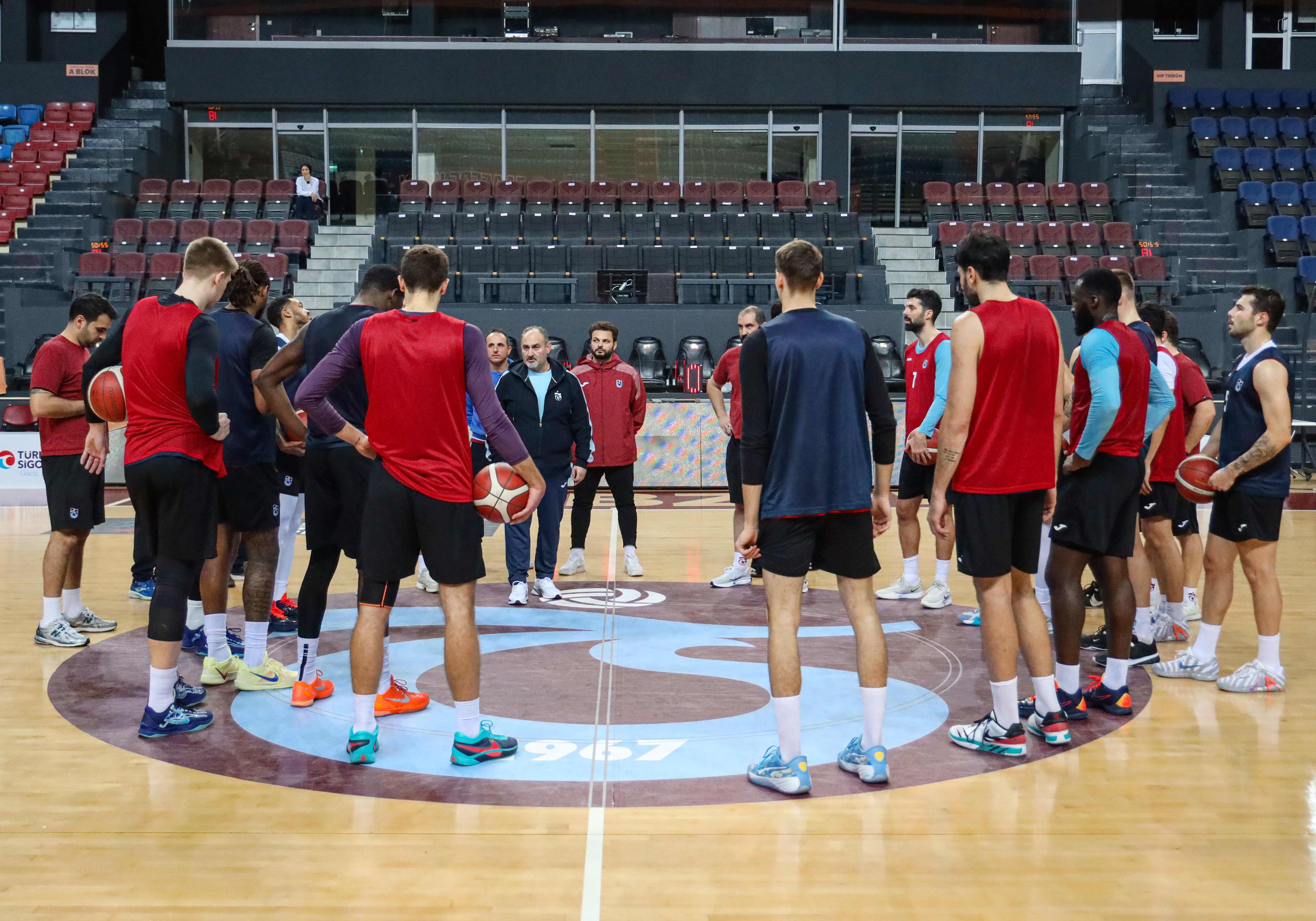 Basketbol Takımımız, Aliağa Petkim Spor maçı hazırlıklarını sürdürüyor