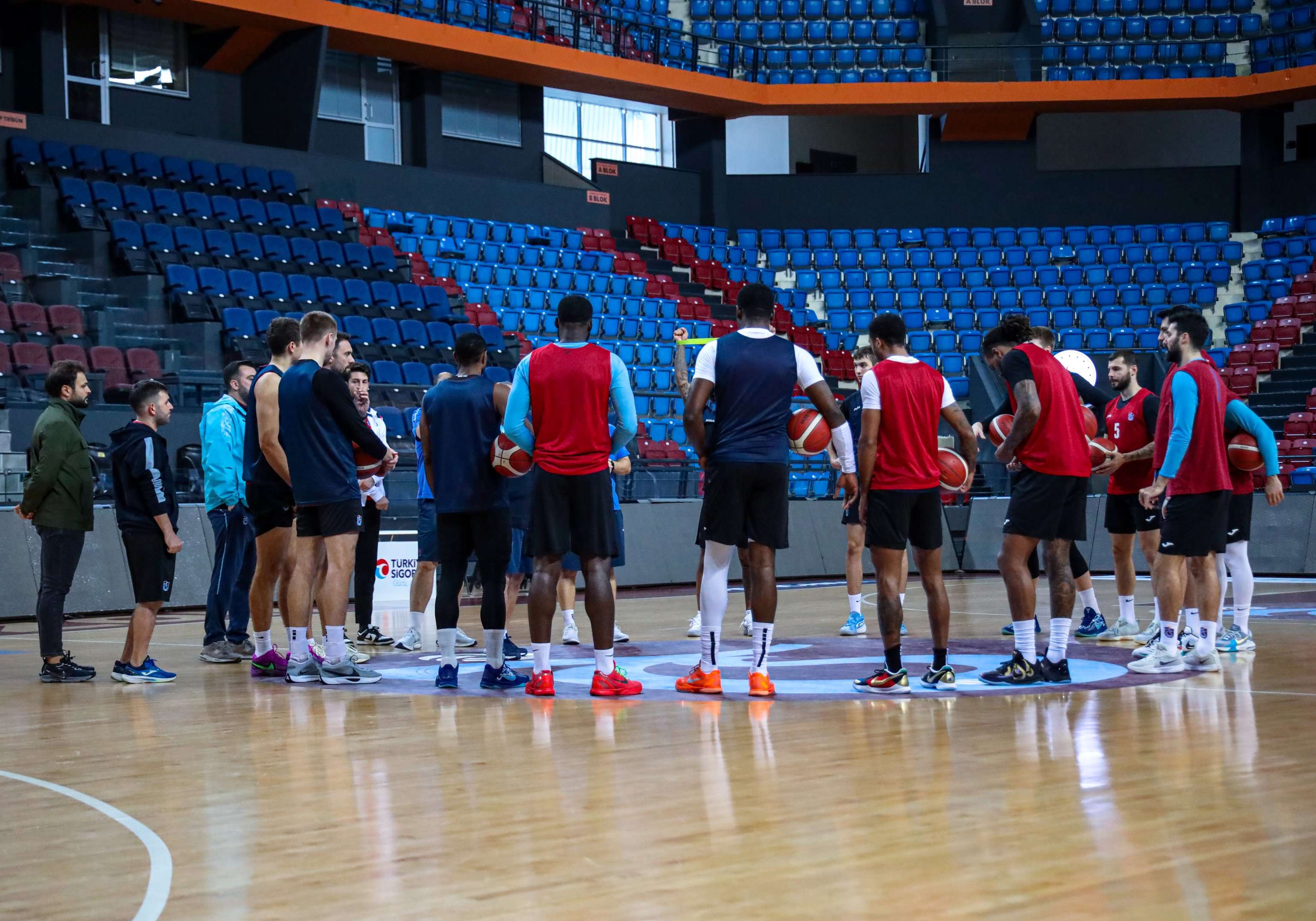 Basketbol takımımız, Glint Manisa Basket maçı hazırlıklarını sürdürüyor