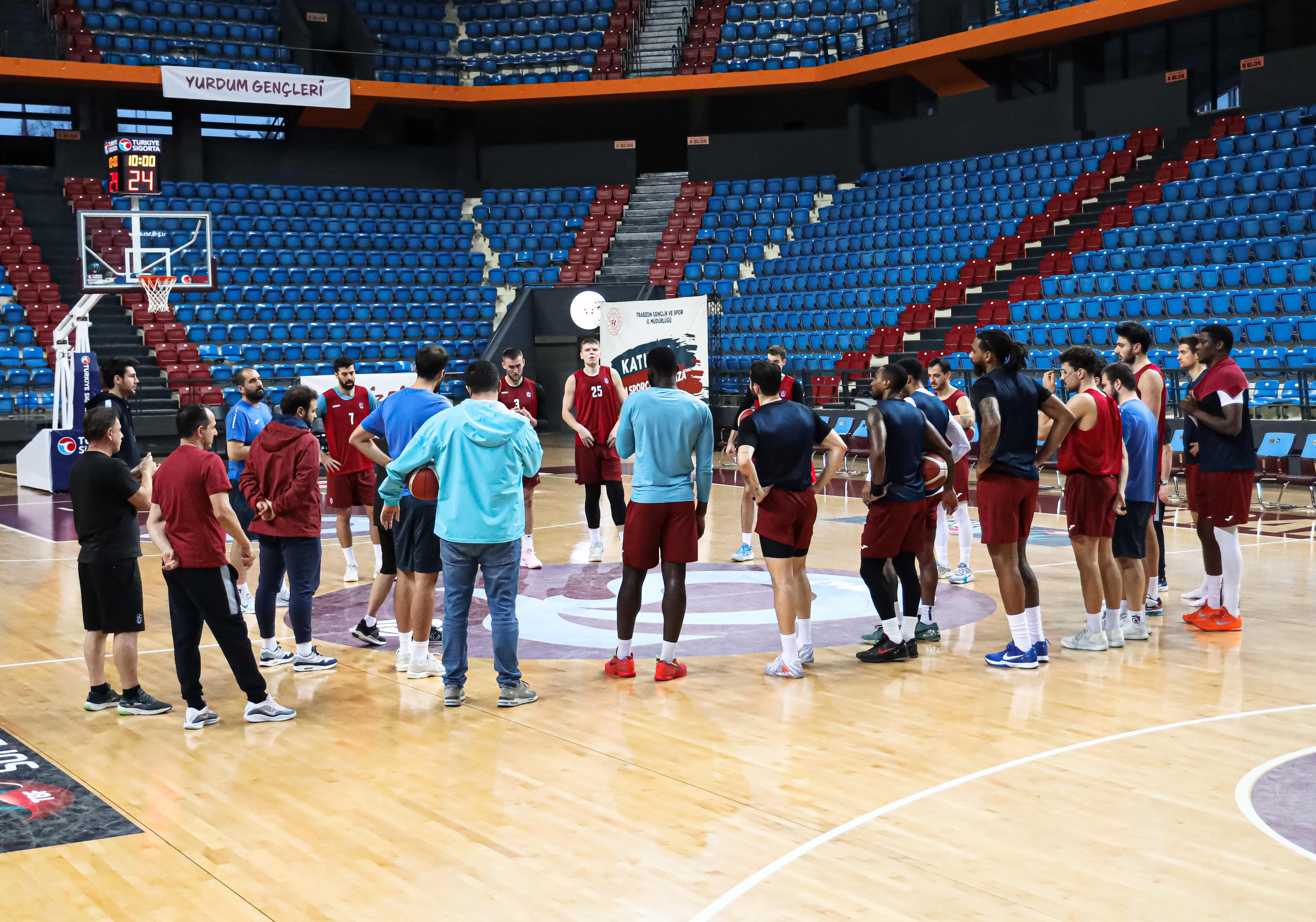 Basketbol Takımımız, Aliağa Petkim Spor maçı hazırlıklarını sürdürüyor