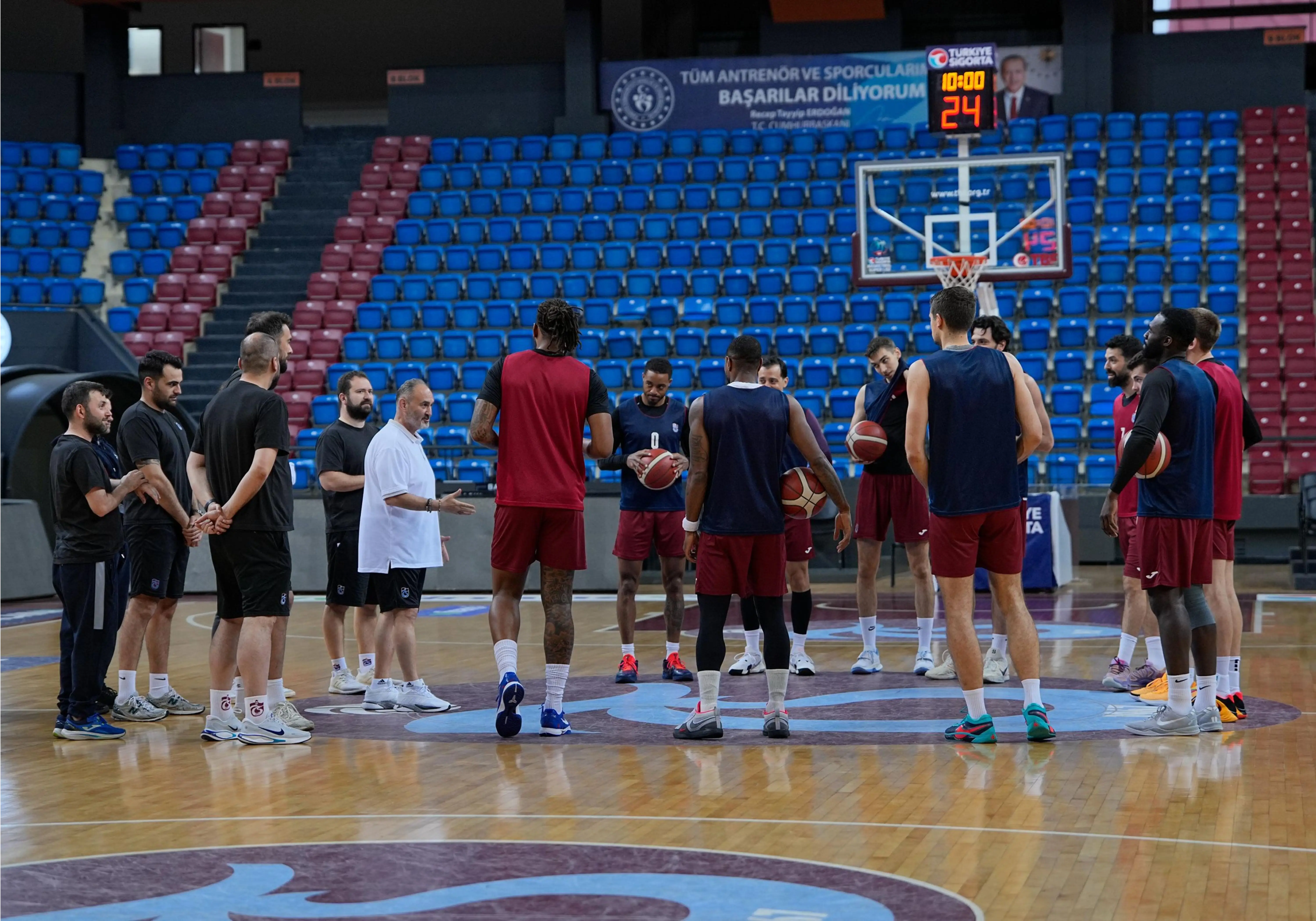 Basketbol Takımımız, Bahçeşehir Koleji maçı hazırlıklarını sürdürüyor